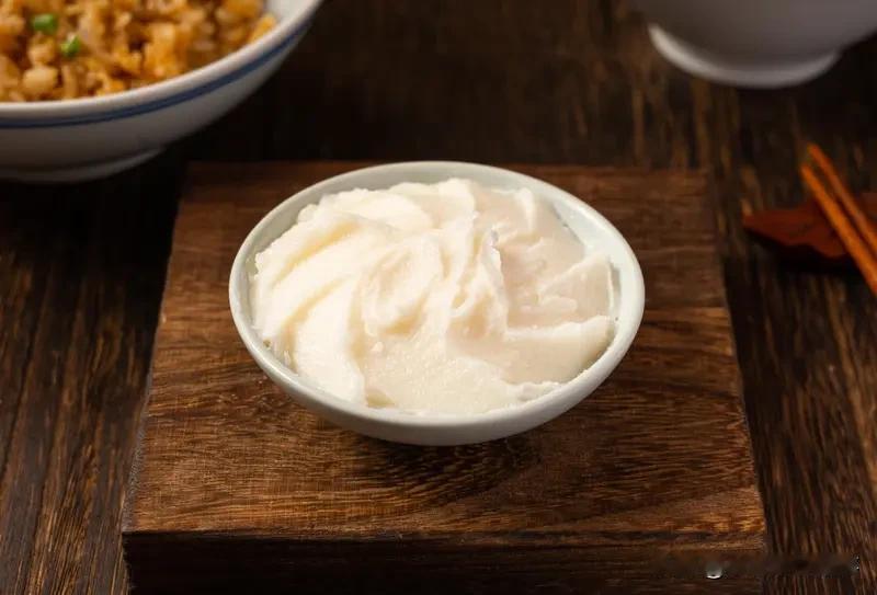 家人们，猪油要逆袭啦！湖南农大团队研究表明，每天吃点猪油利于控制体重、减轻慢性炎