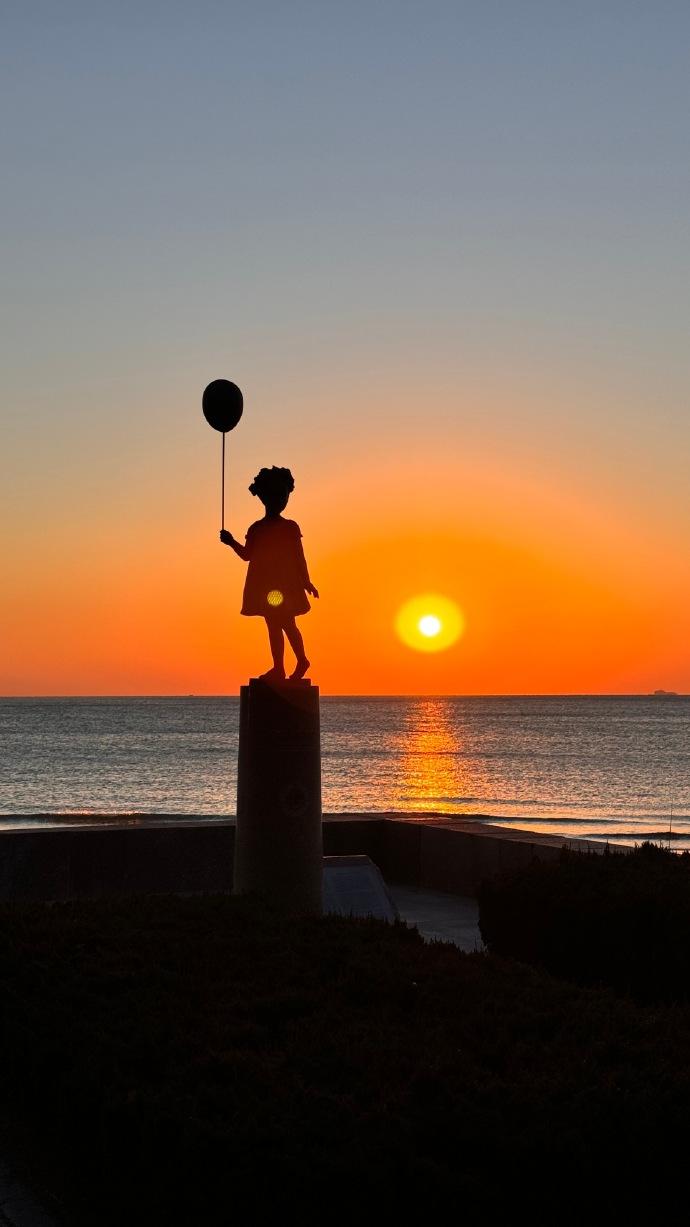 大家来青岛，有机会一定要来青岛雕塑园看日出，巨美！