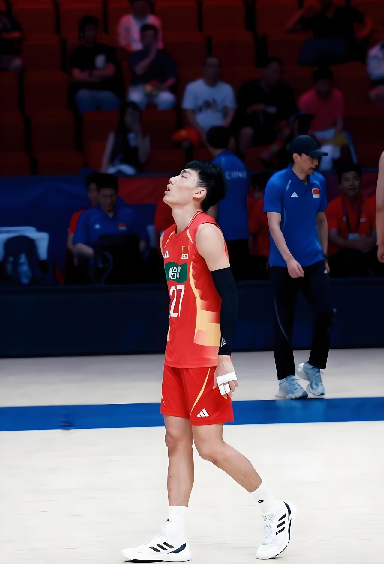 【路透：薛智鸿第五跖骨基底部骨折】
中国男排新人主攻薛智鸿
也是天津男排夺冠功臣