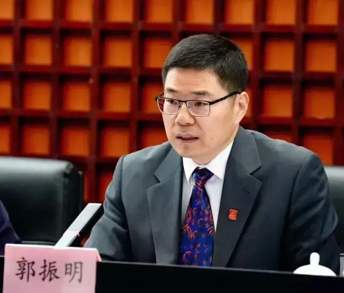 场均少打8分钟，外援工资却涨30%
 
咪咕不续费那天，我刷到CBA官方数据：比