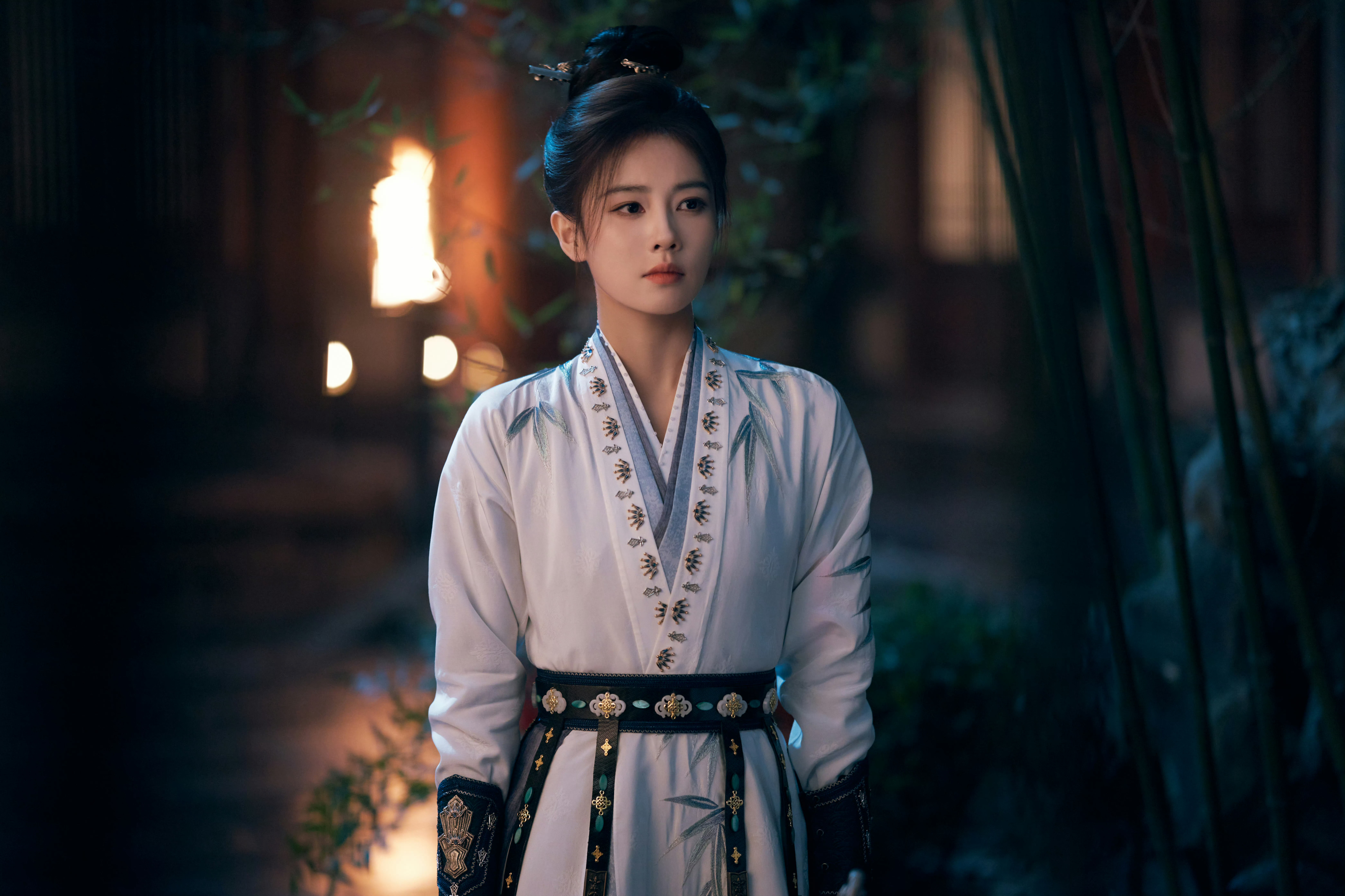 白鹿的李佩仪查清所有真相，决意放那些产妇离开，可她们能往哪去？不过是被家人亲手推