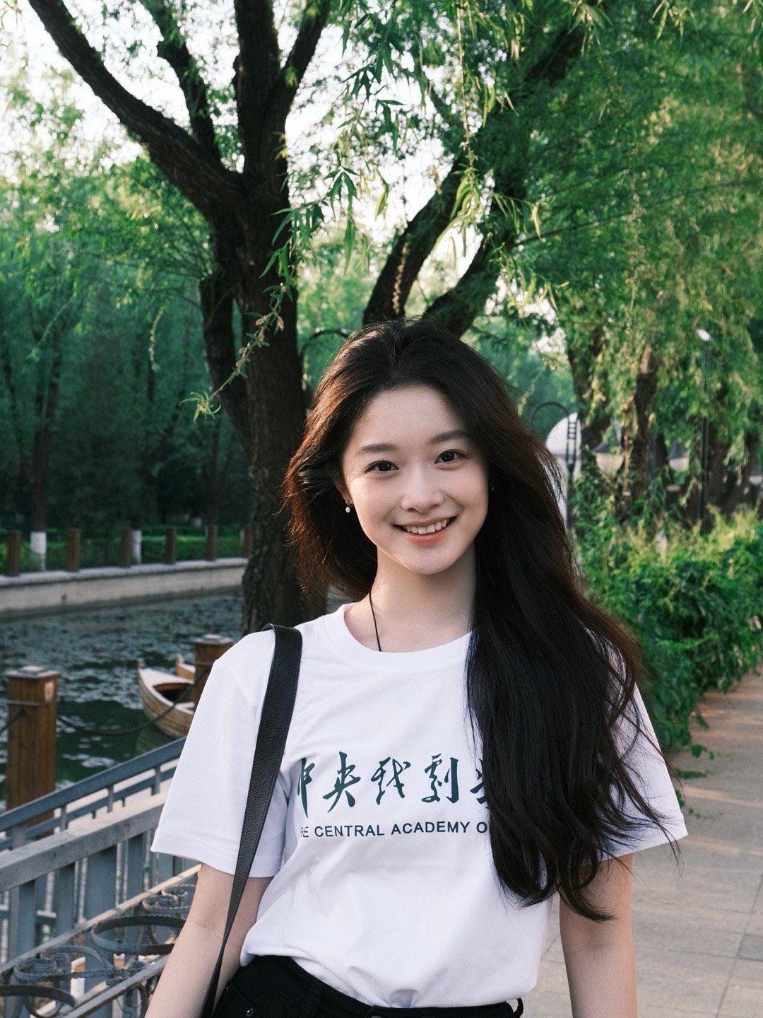 “舞台上远远的光，落在我的肩膀”喜欢 舞台～生活有星意 ​​​