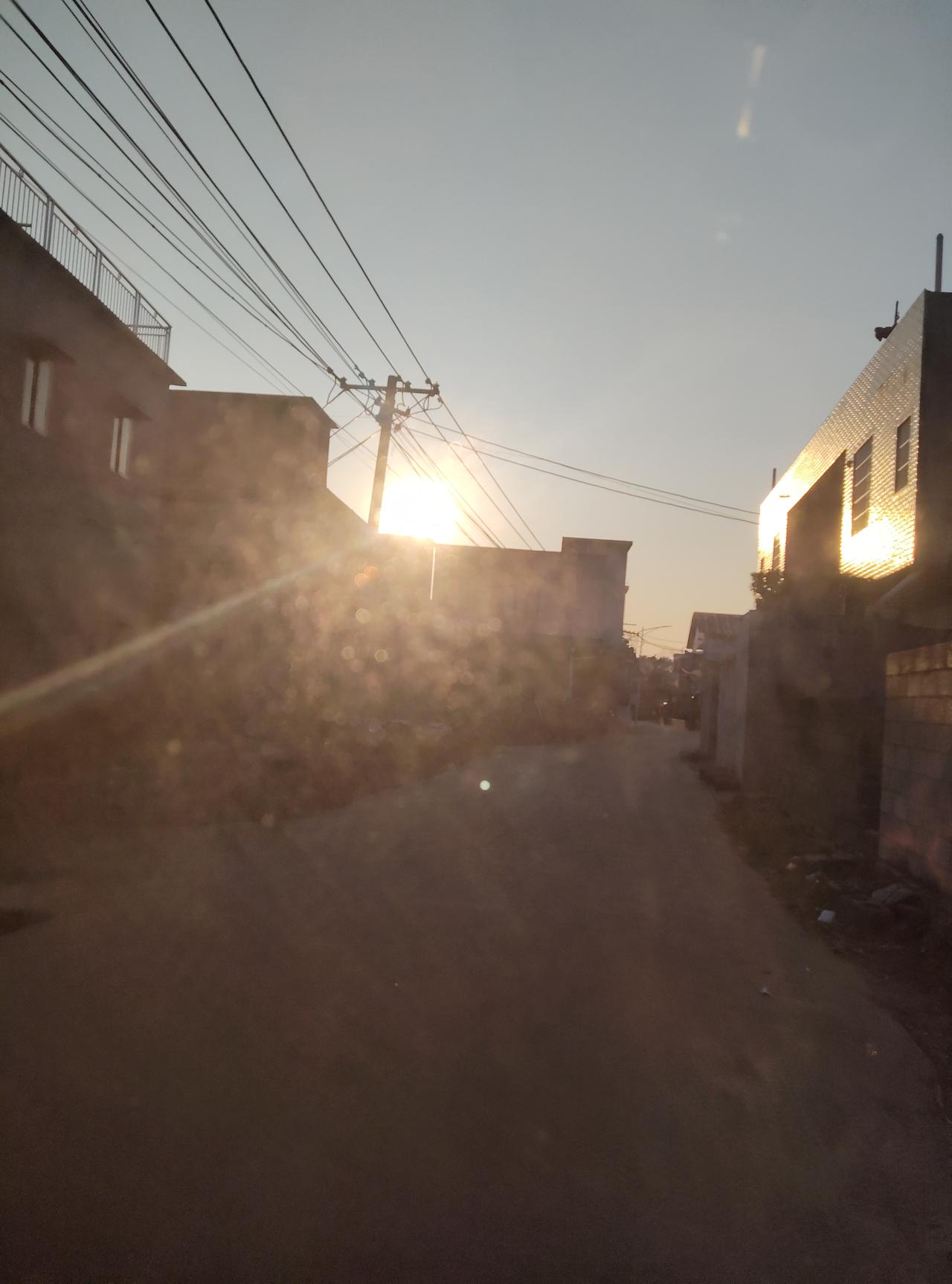 老美这是赤裸裸地把委内瑞拉石油“私有化”啊！早有迹象表明，白宫曾考虑对委的军事打