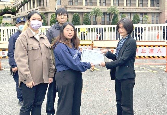 4万名中国人发起联署签名，要求不让印度劳工入境，引发印网友热议！

因缺工严重，