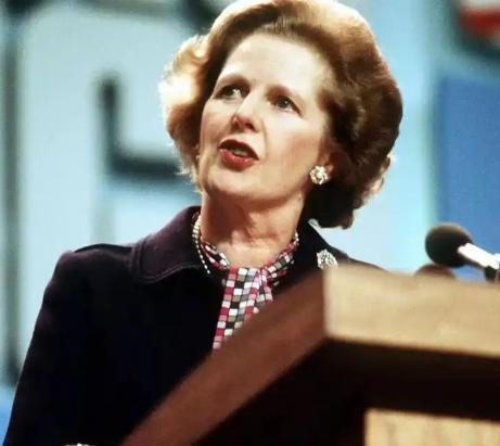 高市早苗想要把自己打造成“亚洲的铁娘子撒切尔”，却不想外媒直接在前面加了个大大的