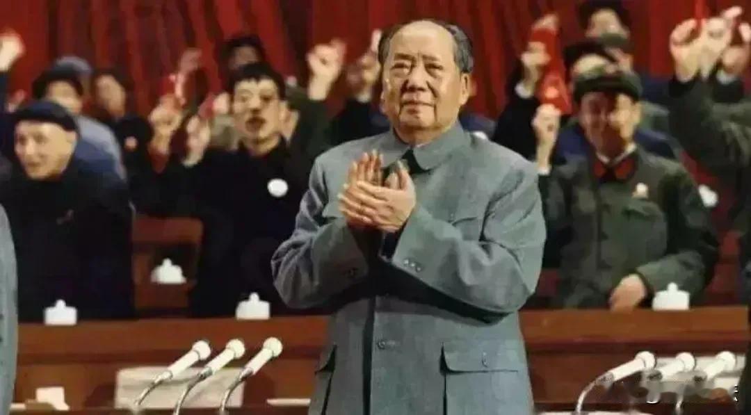 用40多年的时间，搞改革，成绩失误都应总结！经验要发扬！错误要纠正！沿着社会主义