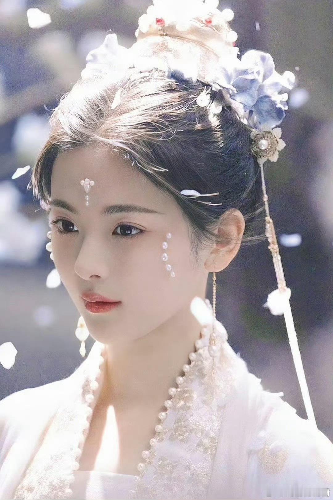 杨超越古装造型一直很美的，又演戏了吗？ 