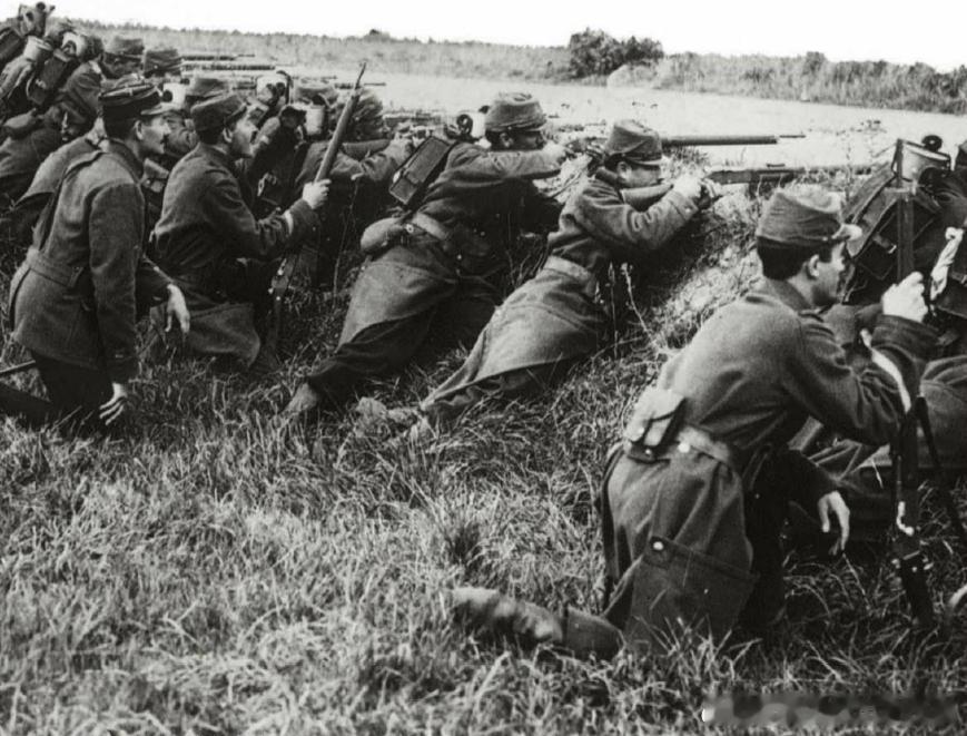 1914年9月马恩河战役，在掩体背后等待冲锋的法军军事历史全触达