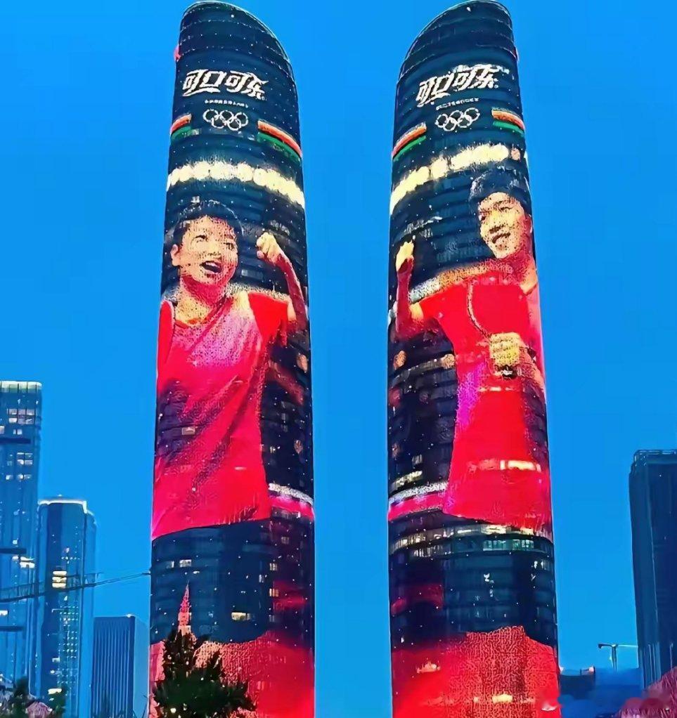厦门双子塔，国乒双子星，莎头来了！乒超联赛厦门站莎头来了，厦门也是给了满满的排面