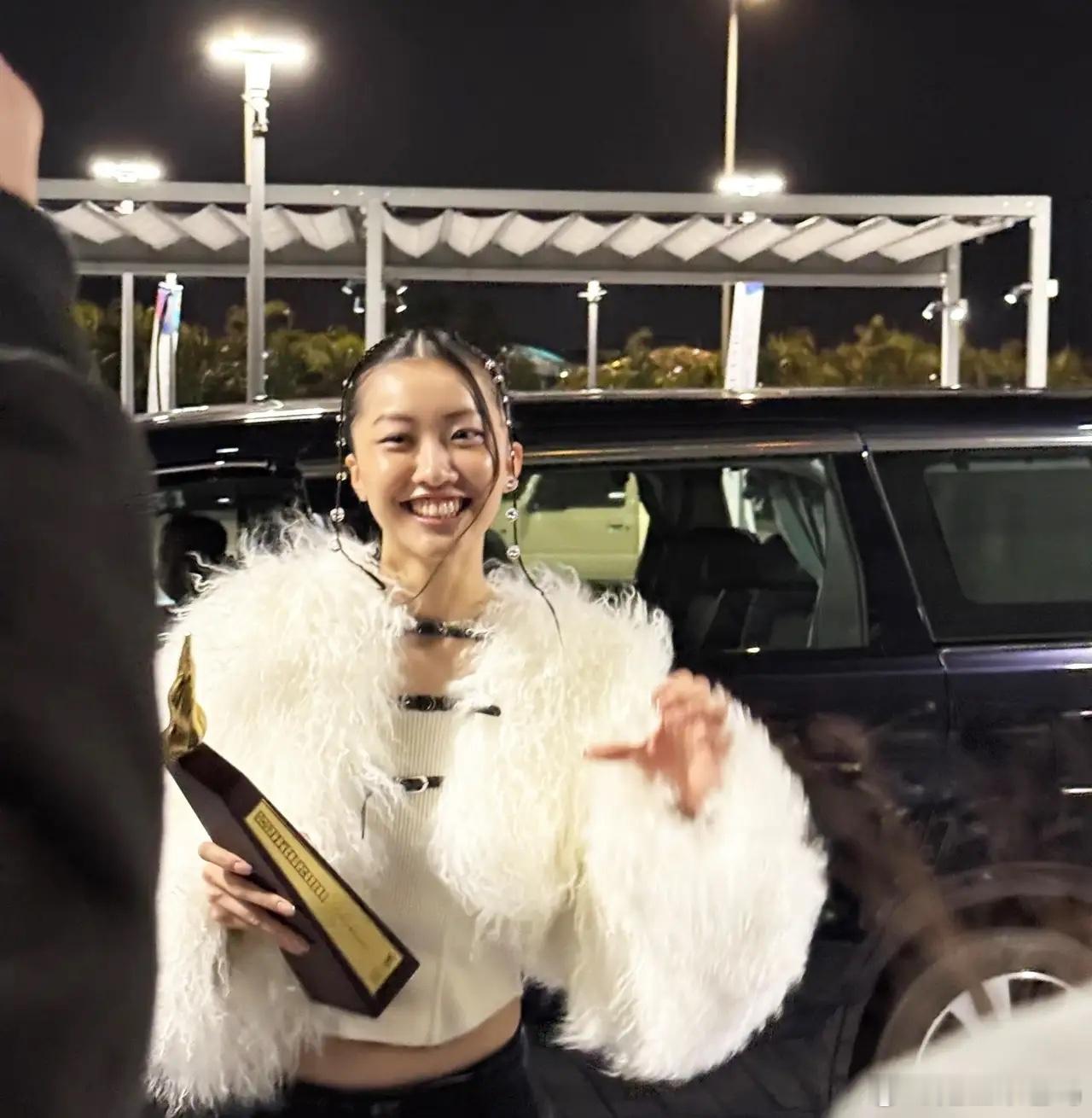 陈奕迅女儿陈康堤获得新人奖，星二代确实更容易做出成绩！不过她算是星二代中比较讨喜