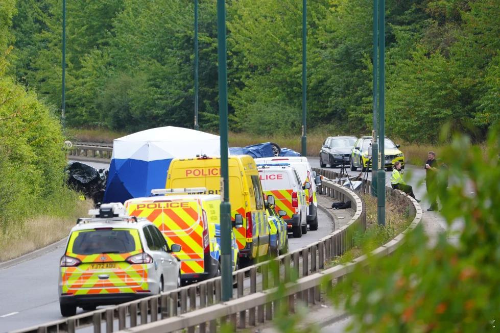 【英国要求TikTok和其他平台删除美化危险驾驶致人死亡的视频】[东大应该像真正
