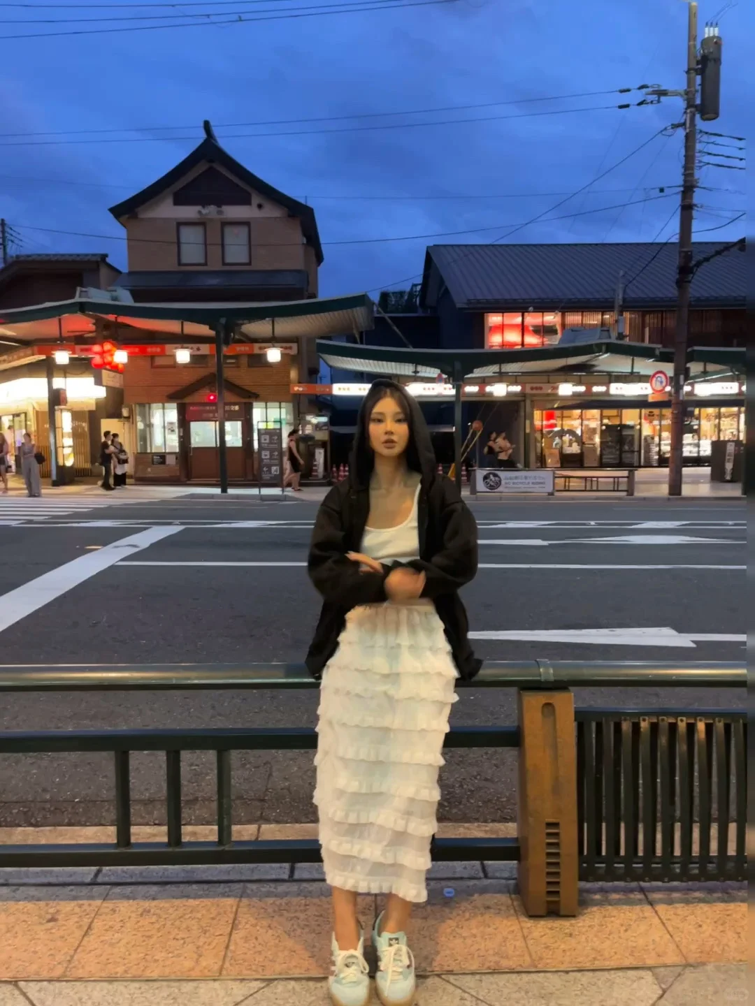 w𝘢𝘭𝘬 𝘪𝘯𝘵𝘰 𝘢𝘶𝘵𝘶𝘮𝘯.