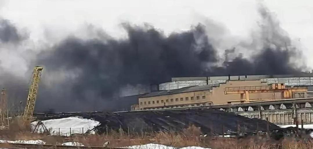 乌军空袭别尔江斯克，全面对抗俄罗斯！战火烧至俄境

来源:明镜分享

5月26日