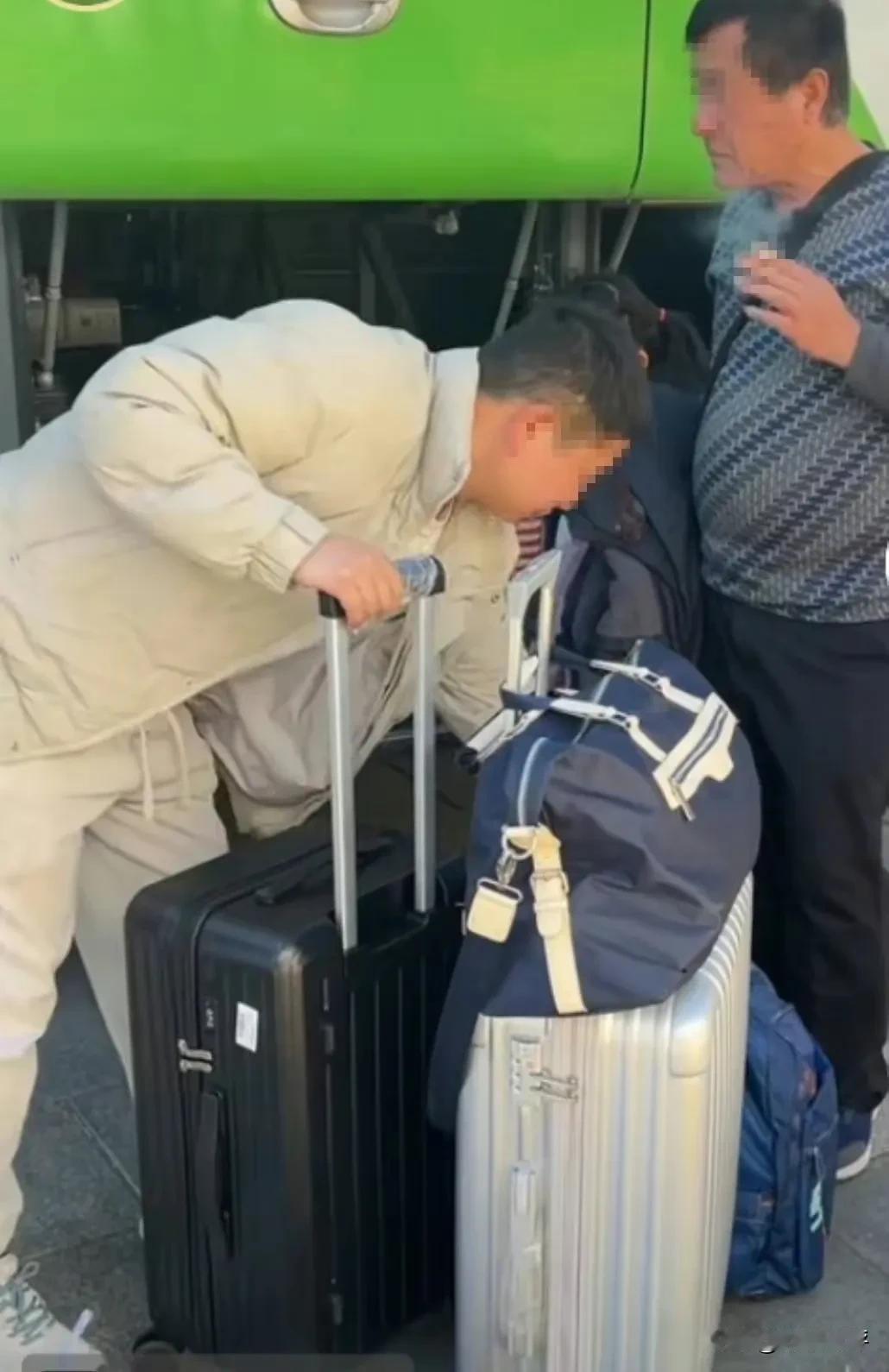太匪夷所思了：一家五口被要求买5万元的玉手镯，拒绝后被赶下车！网友评文旅局的回应