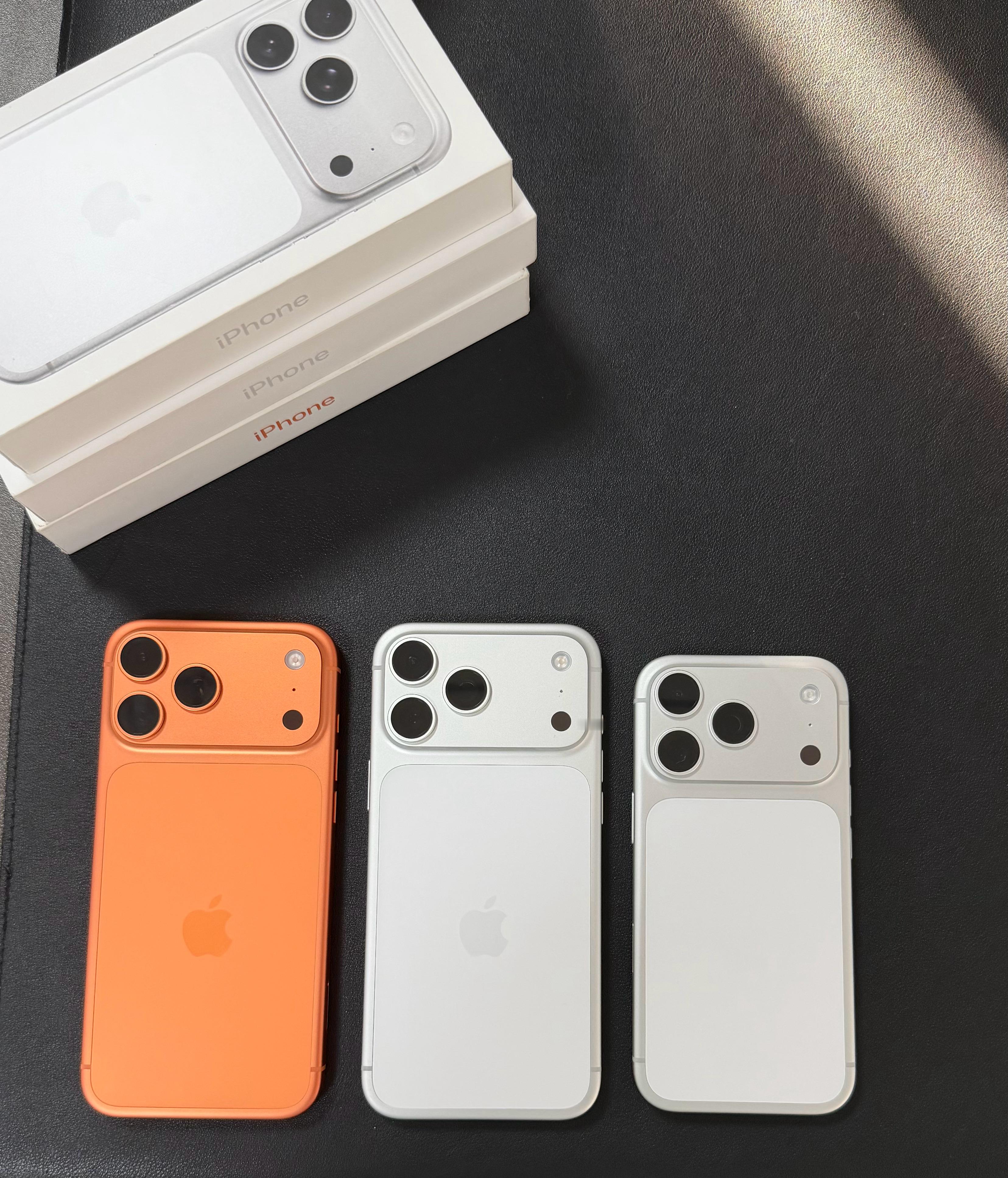 喜欢港版的小伙伴看过来，都是99新全套。单实体卡+对应地区的eSIM，支持AI1