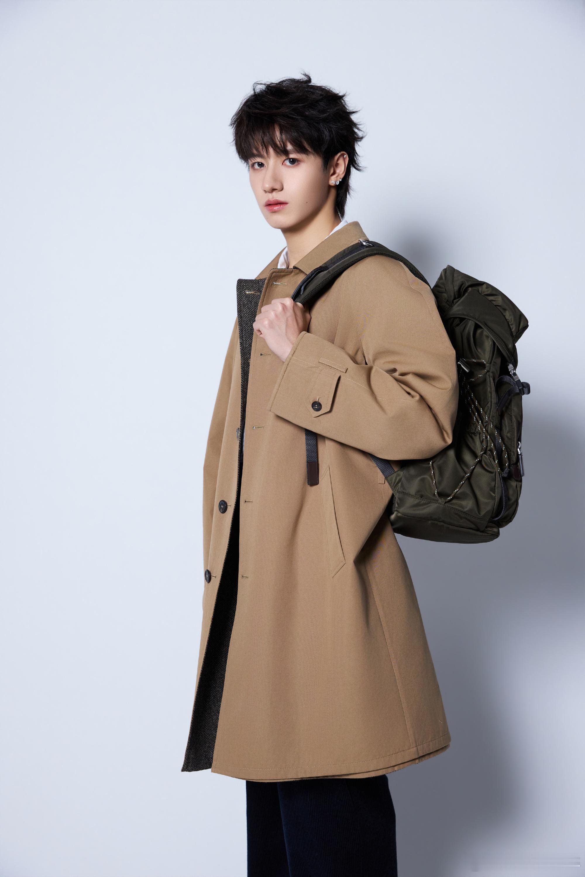 朱志鑫真的又高又帅果然脸帅就适合奢牌 