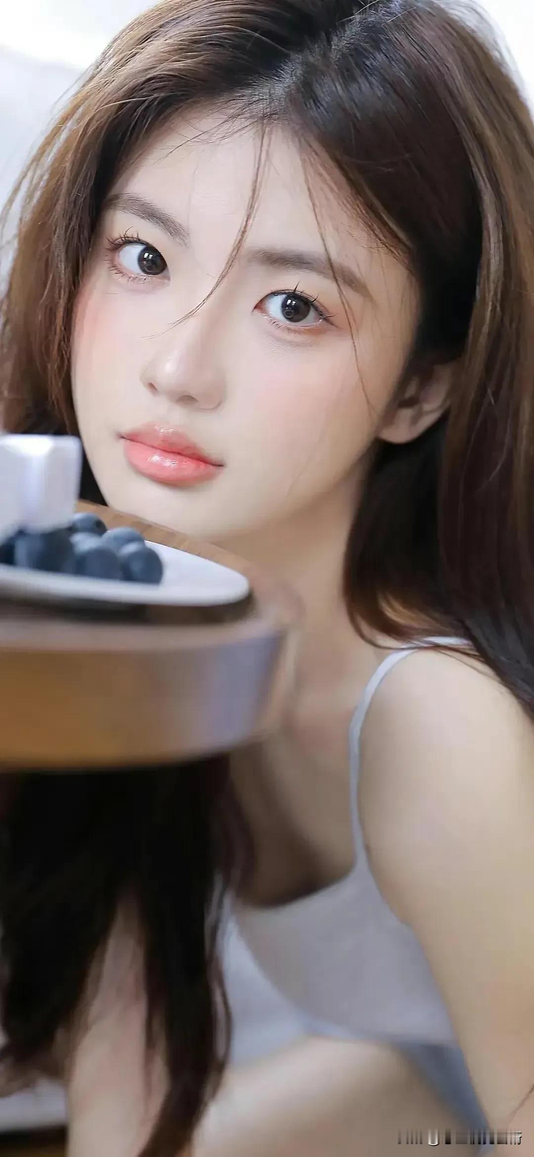  吃葡萄和少女