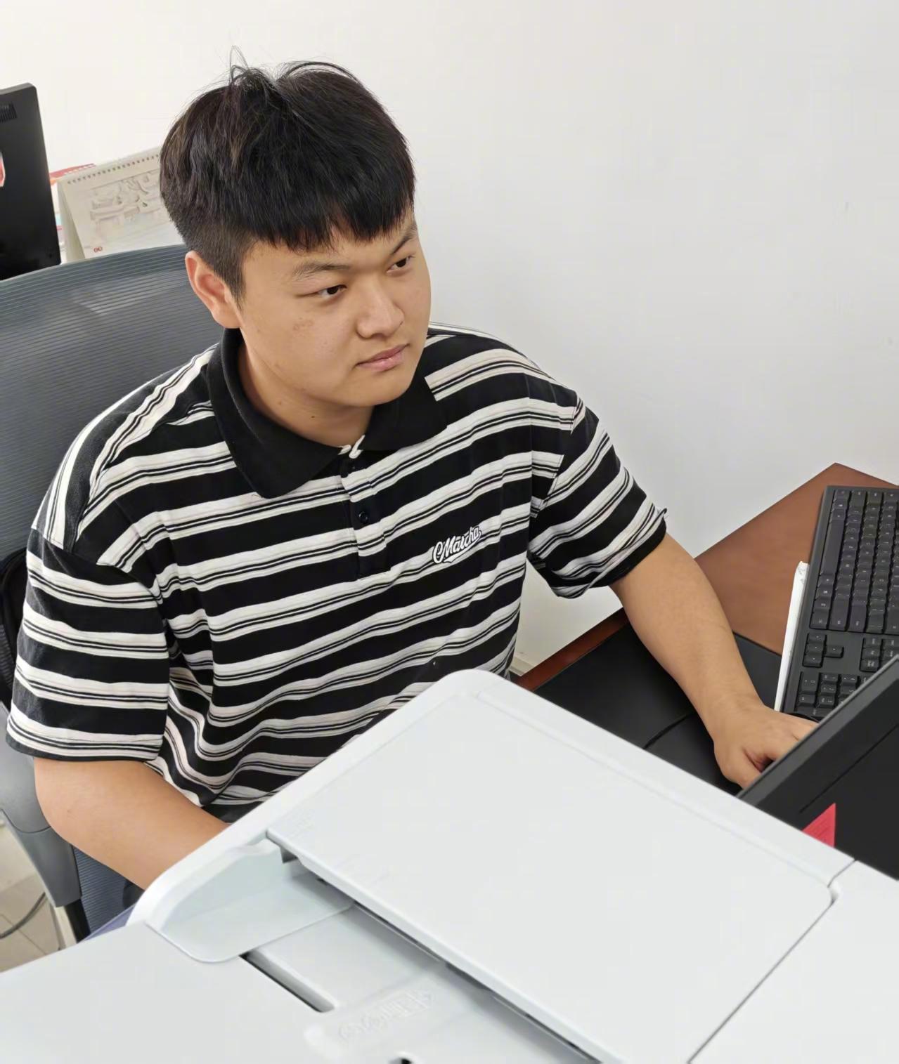 #广东镇干部路遇店铺起火两次冲入扑救#【对话路遇店铺起火迅速扑救的广东镇干部：平