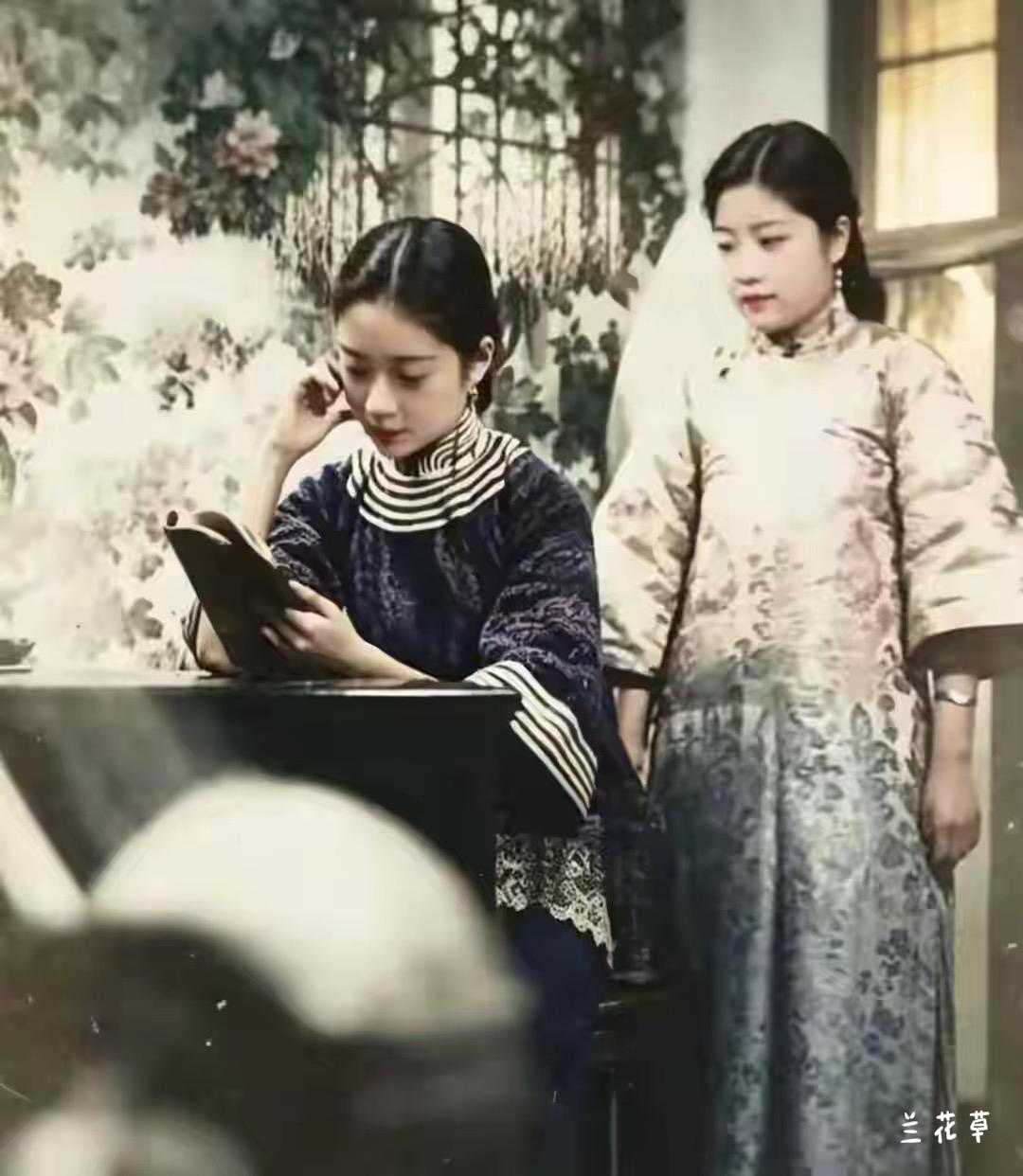 还第一次看到婉容的这张照片，安静，温婉，可人。
这是1924年的婉容，溥仪的发妻