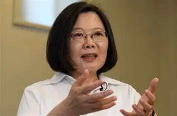 蔡英文卷土重来？岛内最新民调显示，61.6%民众赞成两岸政治谈判，创10年新低。
