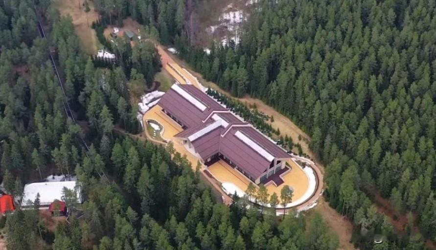 泽连斯基否认无人机袭击普京官邸

据路透社报道，乌克兰总统泽连斯基驳斥了乌克兰试