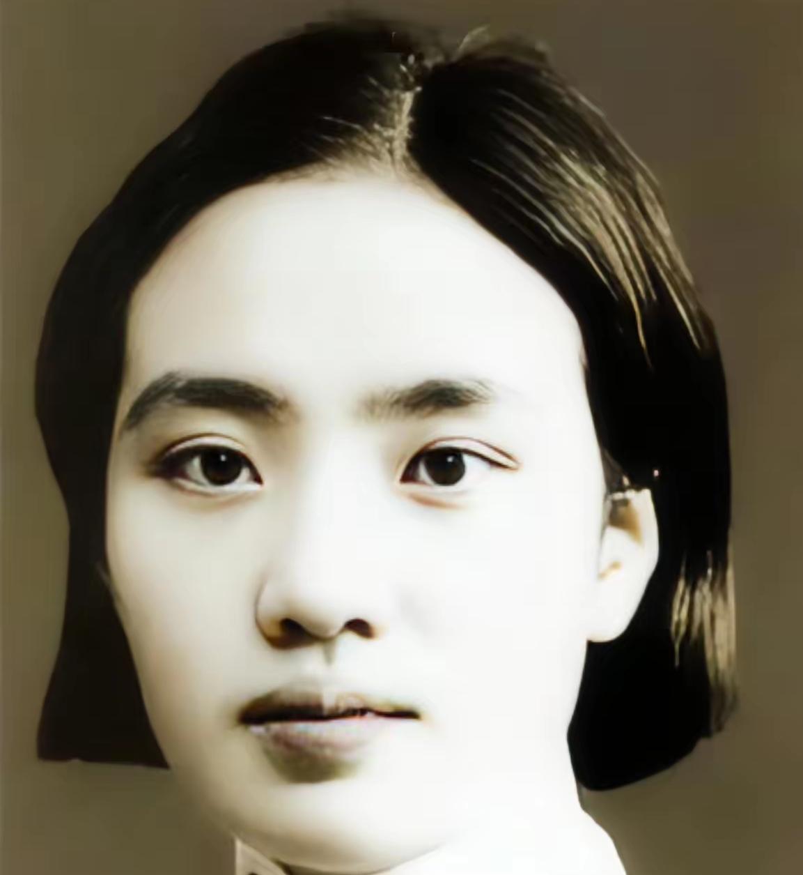 1946年陈守中娶了左权将军的遗孀刘志兰，新婚夜没给戒指，只递上亡夫的望远镜，用