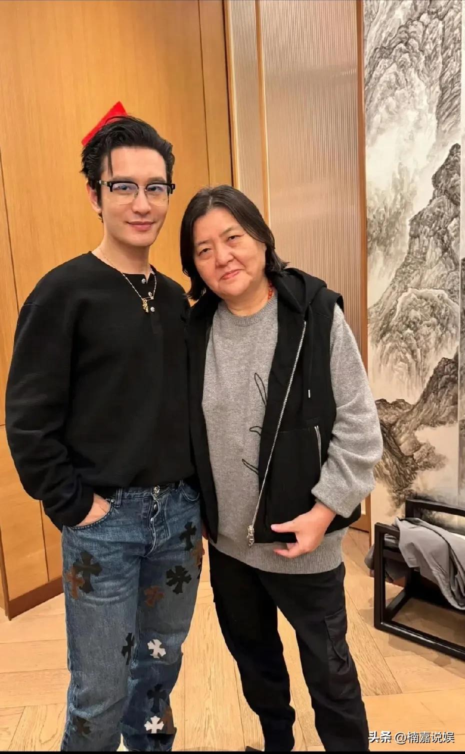 黄晓明近照又帅出新高度了，发现他确实保养得不错，在中年男星里算是天花板级别了！