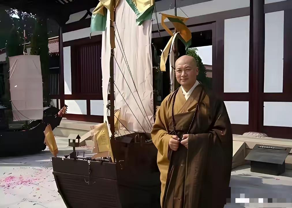 好像是以前有新闻，是他家人生病了还是什么，他夫人帮助了他，怎么说呢，在他危难之际