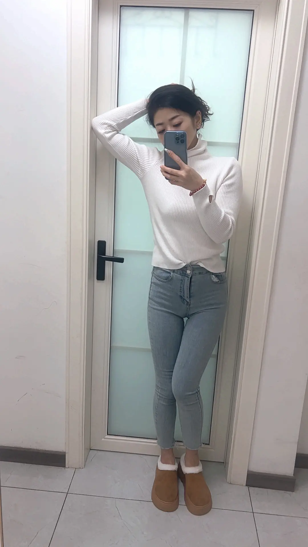 在这个充满诱惑的时代，处处是新欢，到处是旧爱，跑得掉爱情 逃不过婚姻...