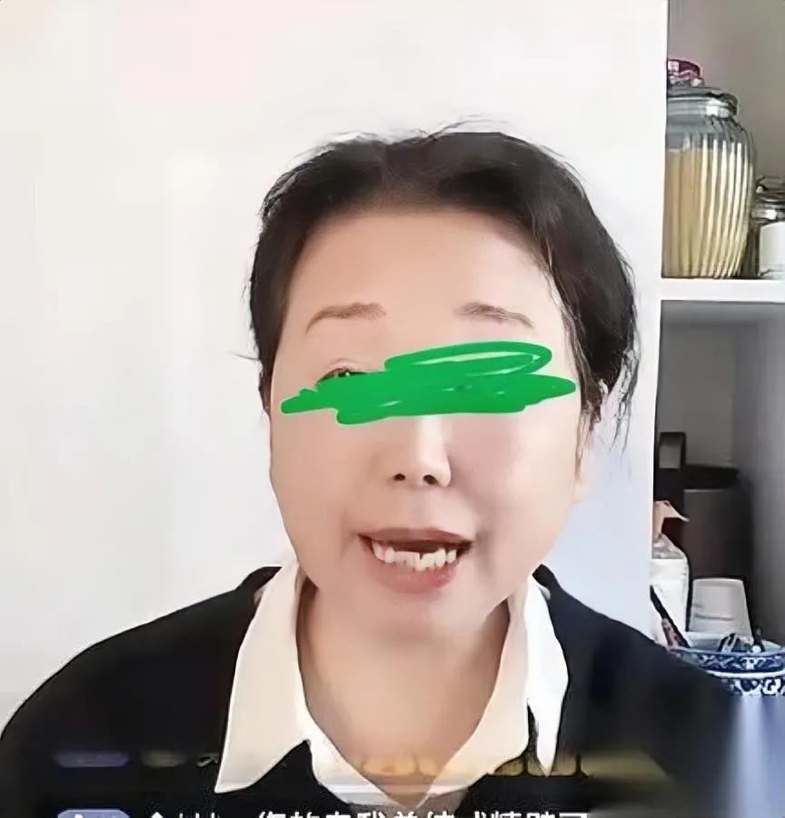 老肥子的“遮羞布”，终于自己扯下来了。

不是别人逼的，是她急得乱说话漏的馅。