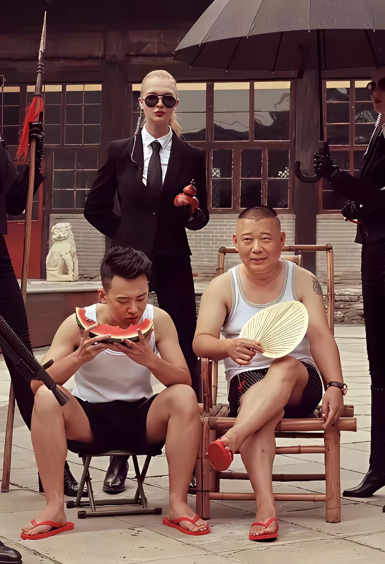 郭德纲与儿子郭麒麟旧照，父子俩同框拍写真，还蛮温馨的。

郭德纲与郭麒麟穿同款红