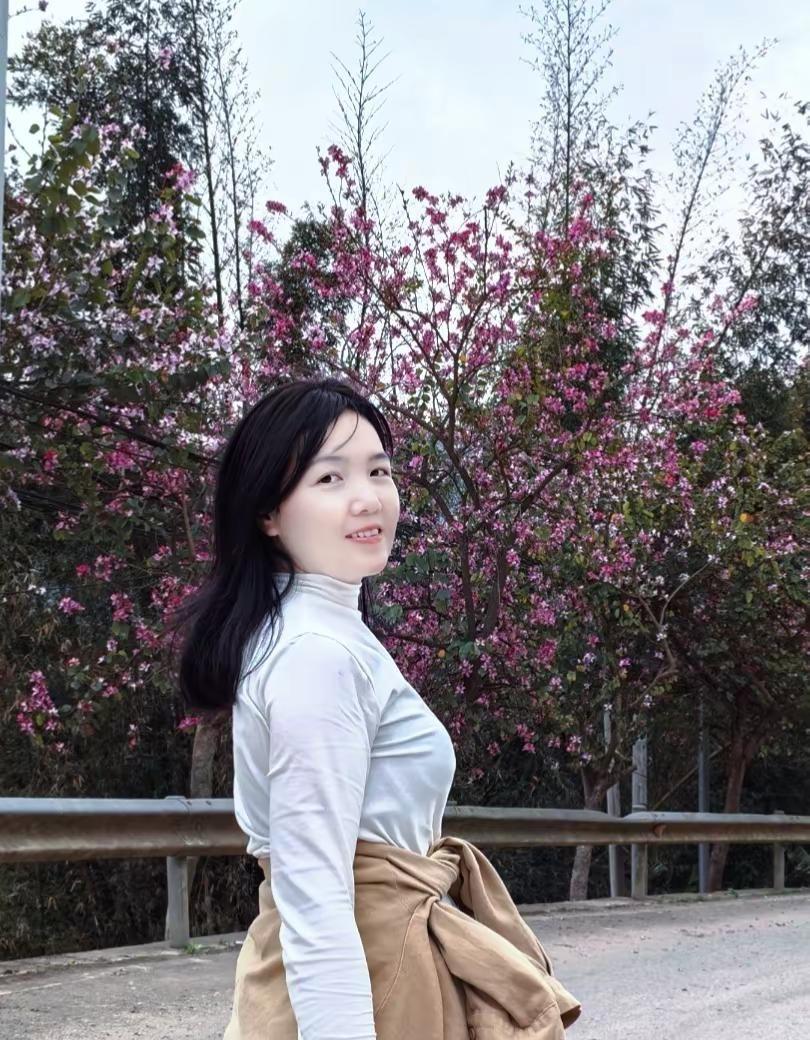 我的春日look 和春天的花花合个影 紫荆花