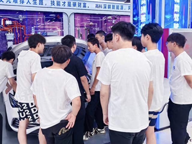 学新能源汽车技术专业好就业吗？行业人才缺口大，就业选择广