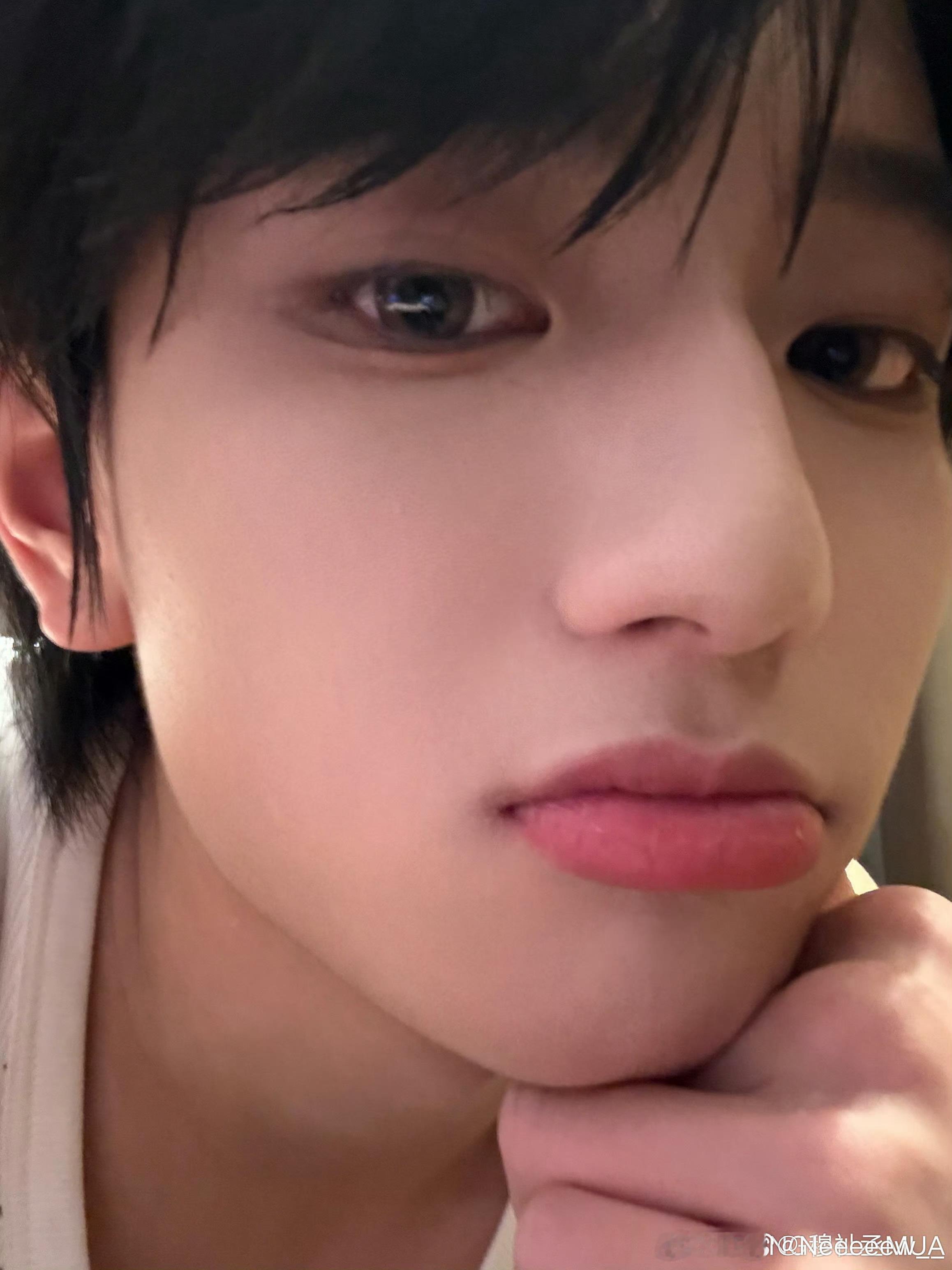 穆祉丞  全能艺人穆祉丞 🍊朝朝穆穆 希望你往后的日子里，漂亮的眼睛要流幸福的