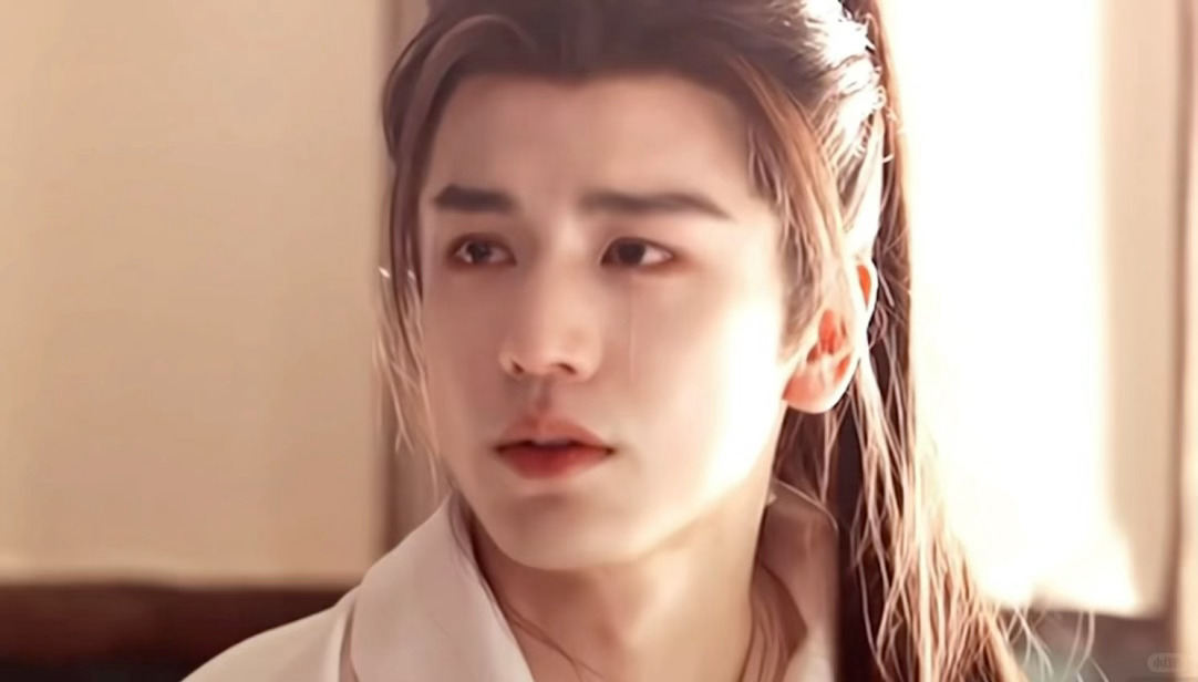 为什么正片要删掉这滴泪啊这滴泪直接表达了他对长玉的思念和担忧啊而且这滴泪流的刚好