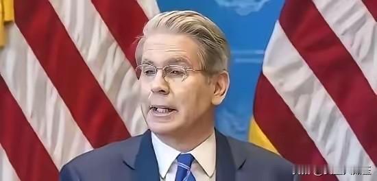 美国财长贝森特公开声称：世界没法承受，一个贸易顺差达到，一万亿美元的中国！中国想