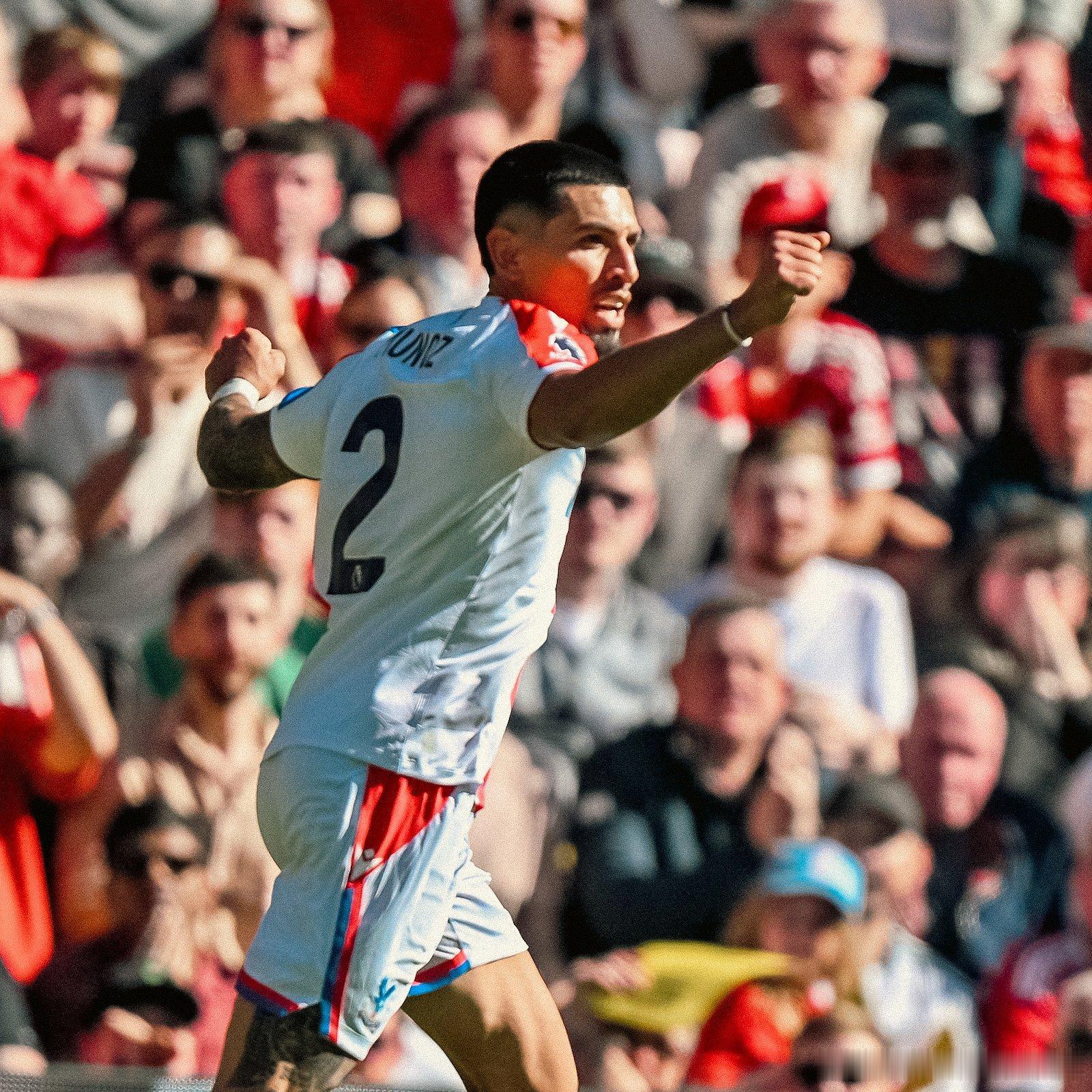 斯洛特谈穆尼奥斯的进球：“我遇到过很多次这种情况——对手有人倒在地上，裁判吹停比