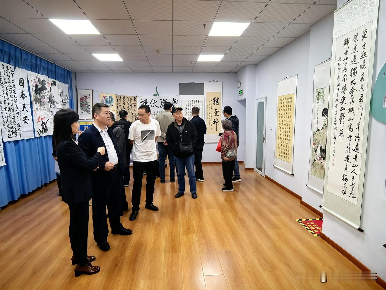  翰墨抒胸臆，奋进新时代。在这个秋高气爽、丹桂飘香的美好时节，迎来了又一个重阳节