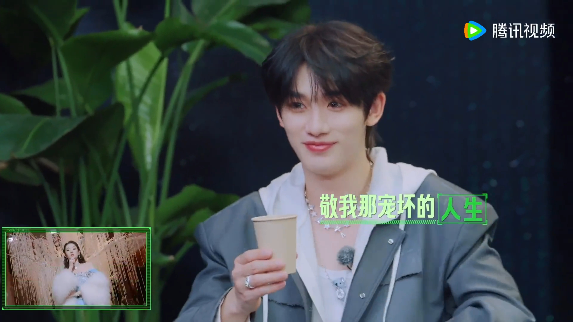 丁程鑫被刘宇宁张凌赫夸的反应 从刘宇宁的认真夸赞到张凌赫的玩笑，丁程鑫嘴角就没下