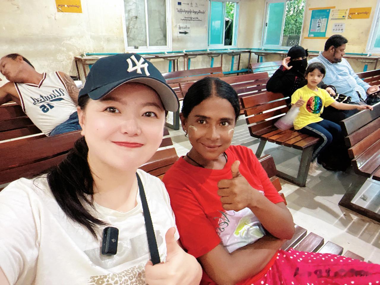生活很难，但是他们仍然努力微笑。
大家好我是小灵，最近正在缅甸旅行，这个国家给我