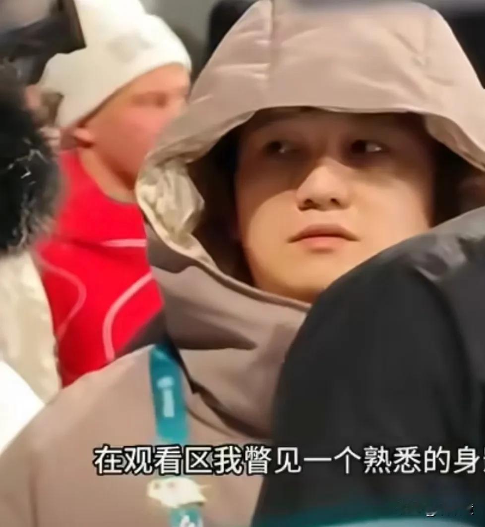 为镜头感而生的樊振东！
米兰冬奥会，苏翊鸣比赛的时候，看台上的樊振东出现在镜头中