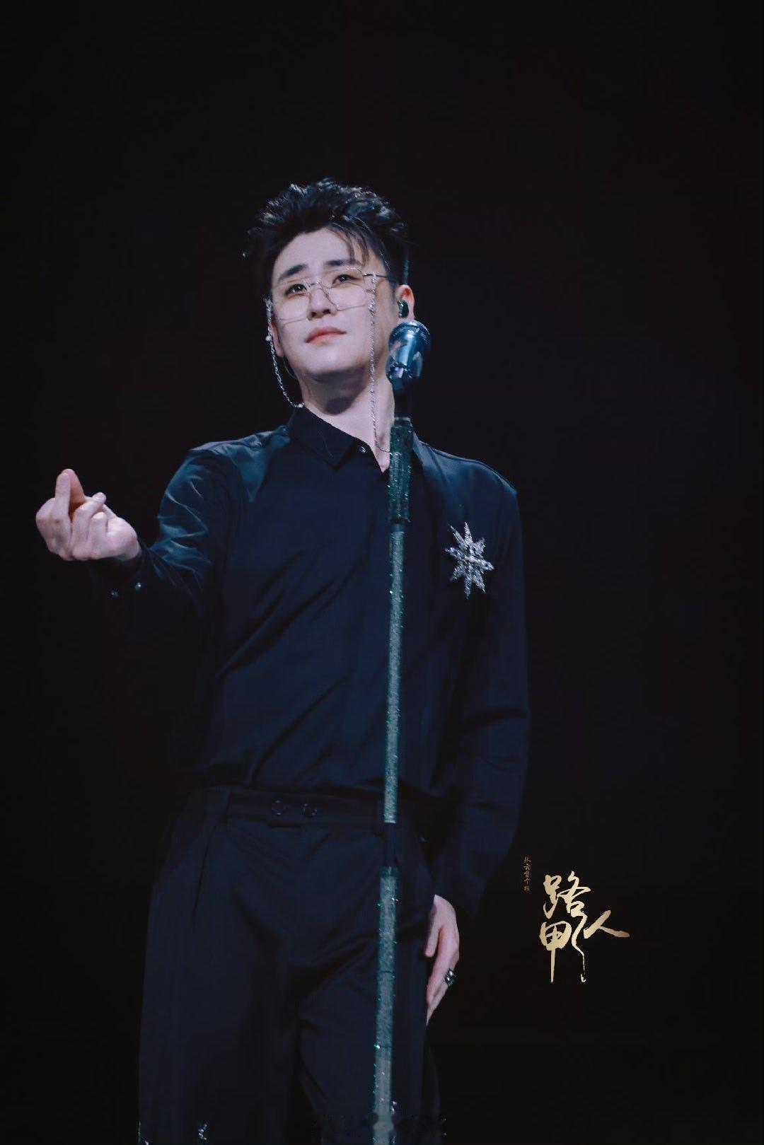 张云雷[超话]张云雷好好爱他     所以  在我心里   你就是我老公 ​​​