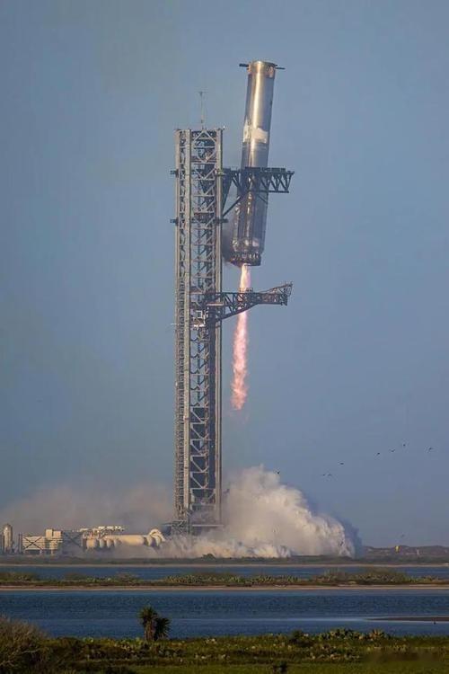 它们不负责通信，专门负责“拍电影”——在星舰重新冲入大气层时，从太空全程记录飞船