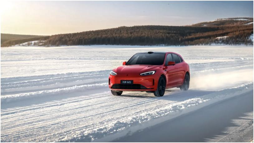 雨雪天气返乡不用慌，问界新M5 Ultra的扎实续航就是最大底气
今年春节返乡遇