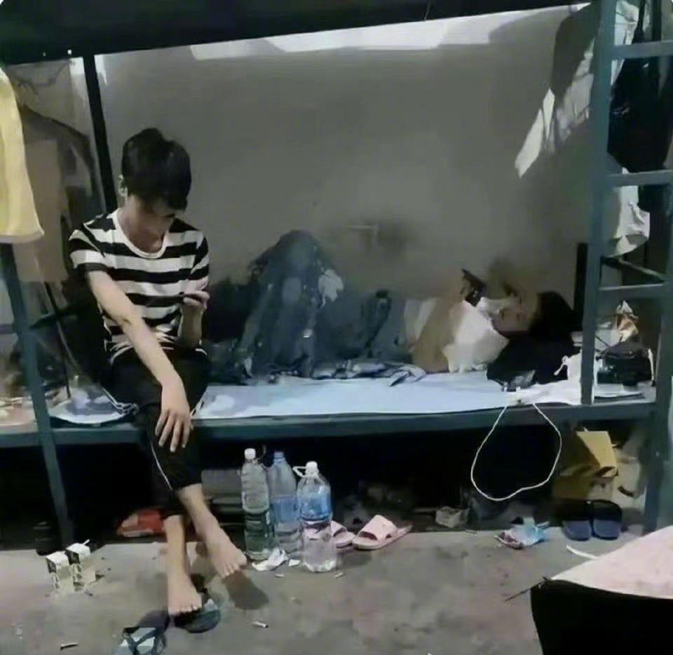 怎么劝室友别带男朋友回来了 