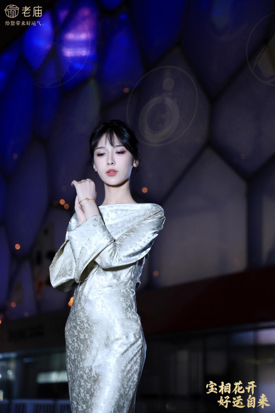 #去北京别错过水立方的夜景##花不完的好运气#金秋时节，老庙送好运来了水立方上蓝