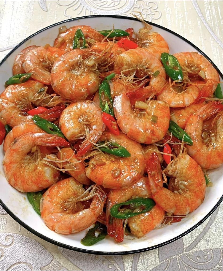 给所有不做饭的人，
一个忠告：
不管是谁给你做饭，
你都要心怀感恩，

伴侣或是