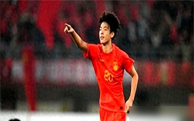 188的身高才140多斤，U23国青队的教练看一眼就摇头，觉得这孩子瘦得像根竹竿