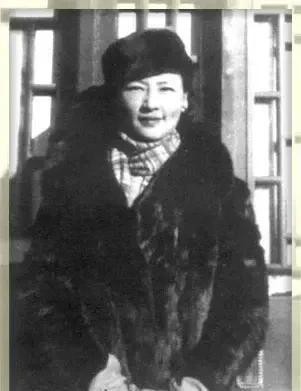 1953年，林徽因怒不可遏地指着北京市副市长吴晗的鼻子大骂：“我林氏一族满门忠烈