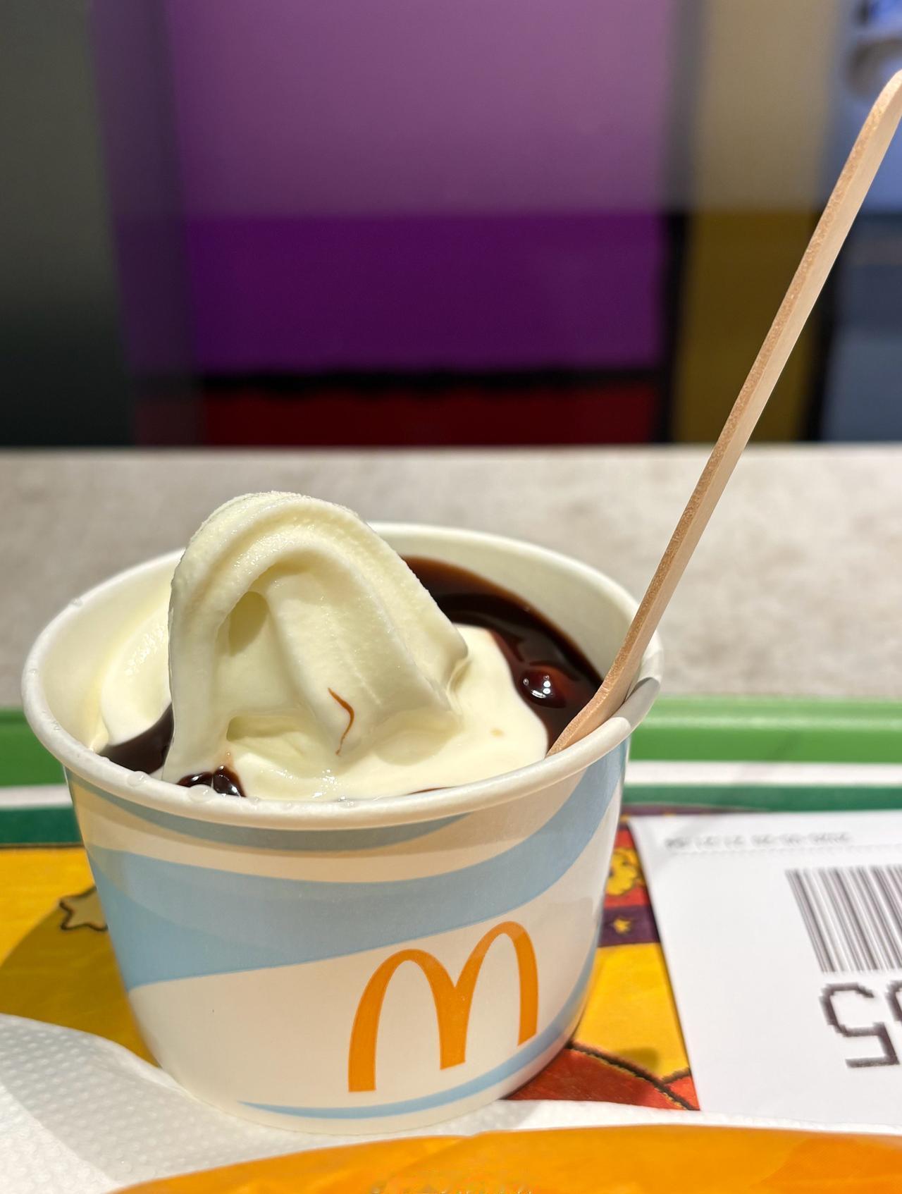 1.🍫🍦
2.🧀🍔
3.👽
4.🍜 ​​​